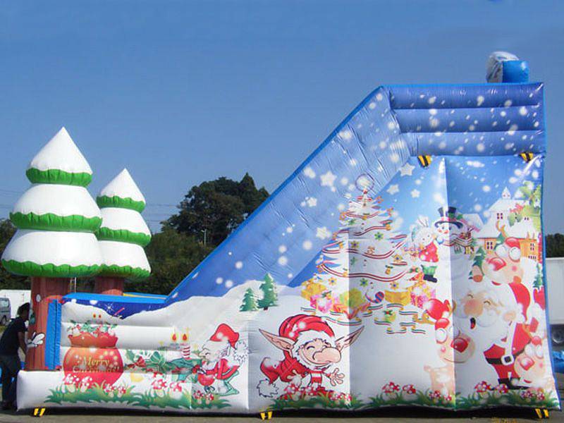 クリスマスすべり台を熊本でレンタル!クリスマス会・集客イベント・ファミリーイベントに【高さ6m・10人対応のエア遊具】